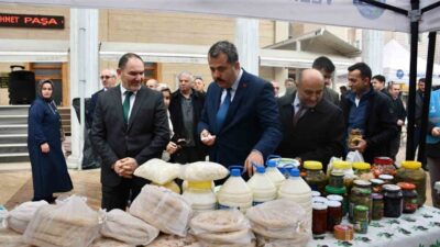 Samsun'un Vezirköprü ilçesinde "Gazze Hayır Çarşısı" açıldı. Vezirköprü İlçe Müftüsü