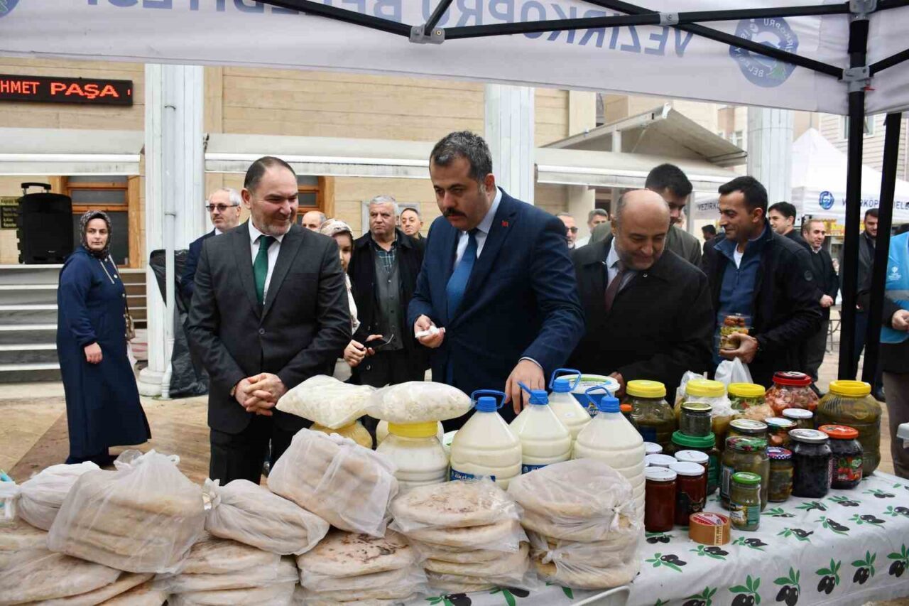 Samsun'un Vezirköprü ilçesinde "Gazze Hayır Çarşısı" açıldı. Vezirköprü İlçe Müftüsü