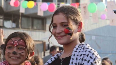 Gazze Şeridi'nde devam eden saldırılar arasında, çocuklar için düzenlenen Sinema