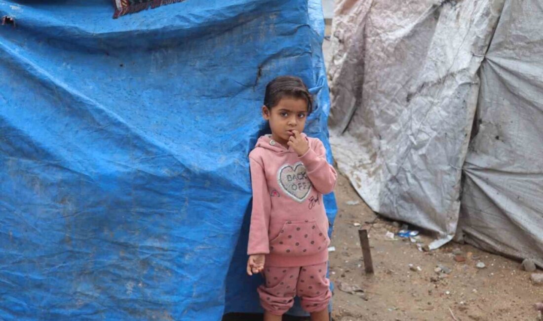 Gazze’de Şiddetli Yağışlar Kayıpları Artırarak İnsani Krizi Derinleştiriyor Gazze Şeridi'nde artan şiddetli yağışlar, İsrail saldırıları sonrası evsiz kalan