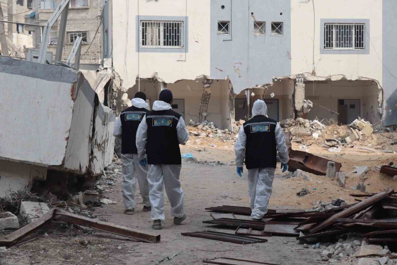 Gazze Şeridi'nde İsrail saldırıları sonucu toplu defnedilen 35 cenaze, kimlik