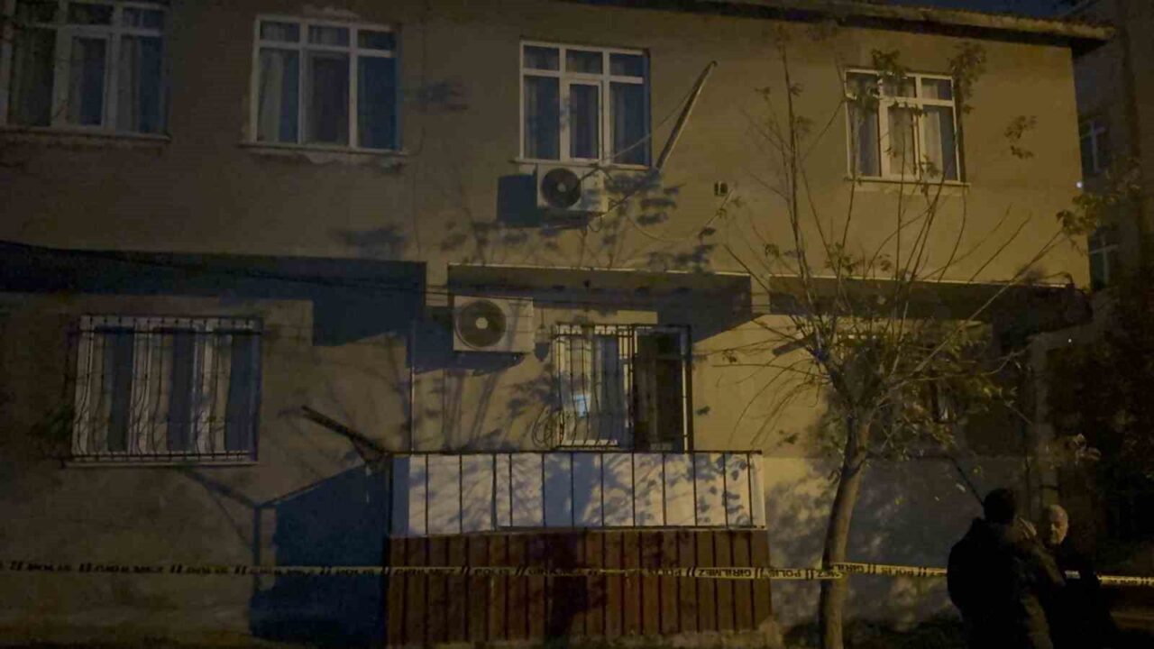 Kocaeli’nin Gebze ilçesindeki İstasyon Mahallesi'nde bir binada kolonlarda çatlaklar ve