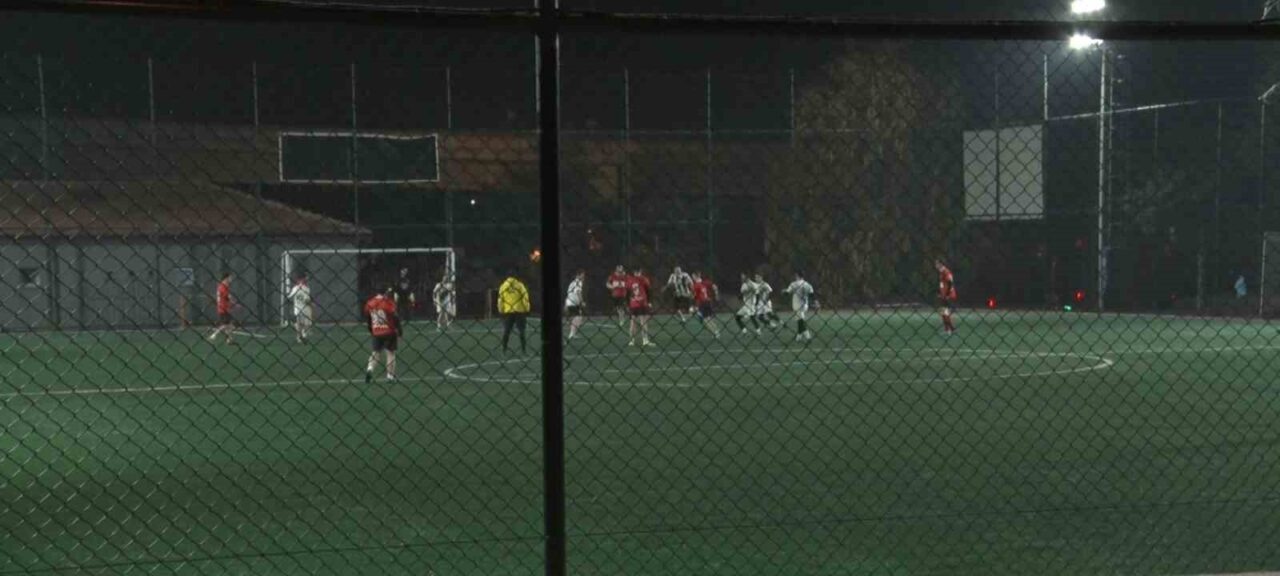 Ankara'nın Yenimahalle ilçesindeki bir halı saha, aşırı gürültü nedeniyle mahalleli