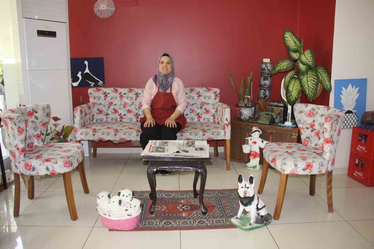 Aydın’ın Koçarlı ilçesinde Tülay Çavaş, eşine yardım ederek başladığı köftecilik