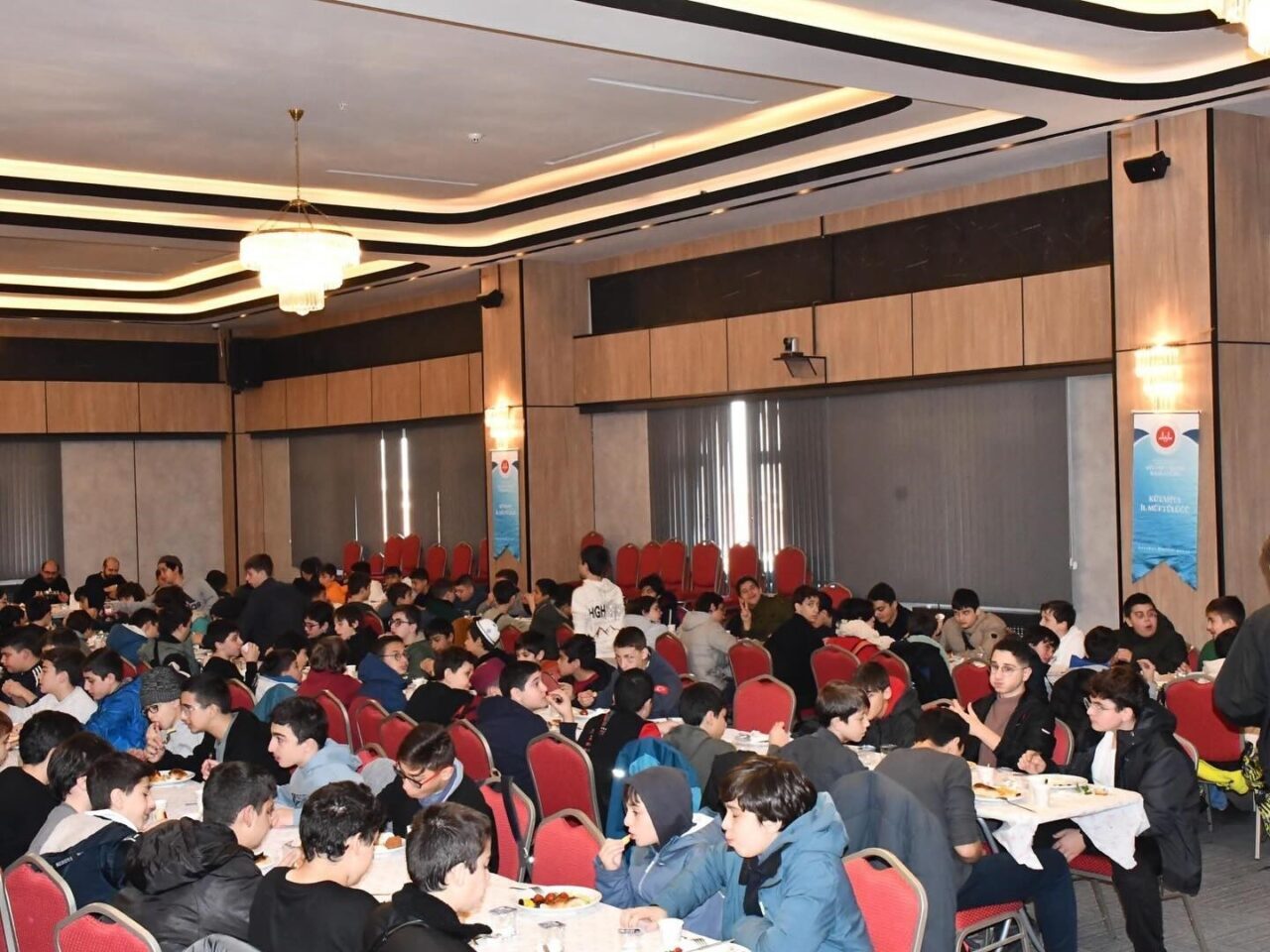 Kütahya’da Öğrencilere Yönelik Geleneksel Kahvaltı ve Gençlik Buluşması Düzenlendi