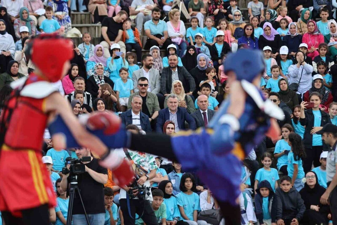 Sultangazi Belediyesi Spor Kulübü’nün ikiz sporcuları Ahmet ve Enes Akbıyık,