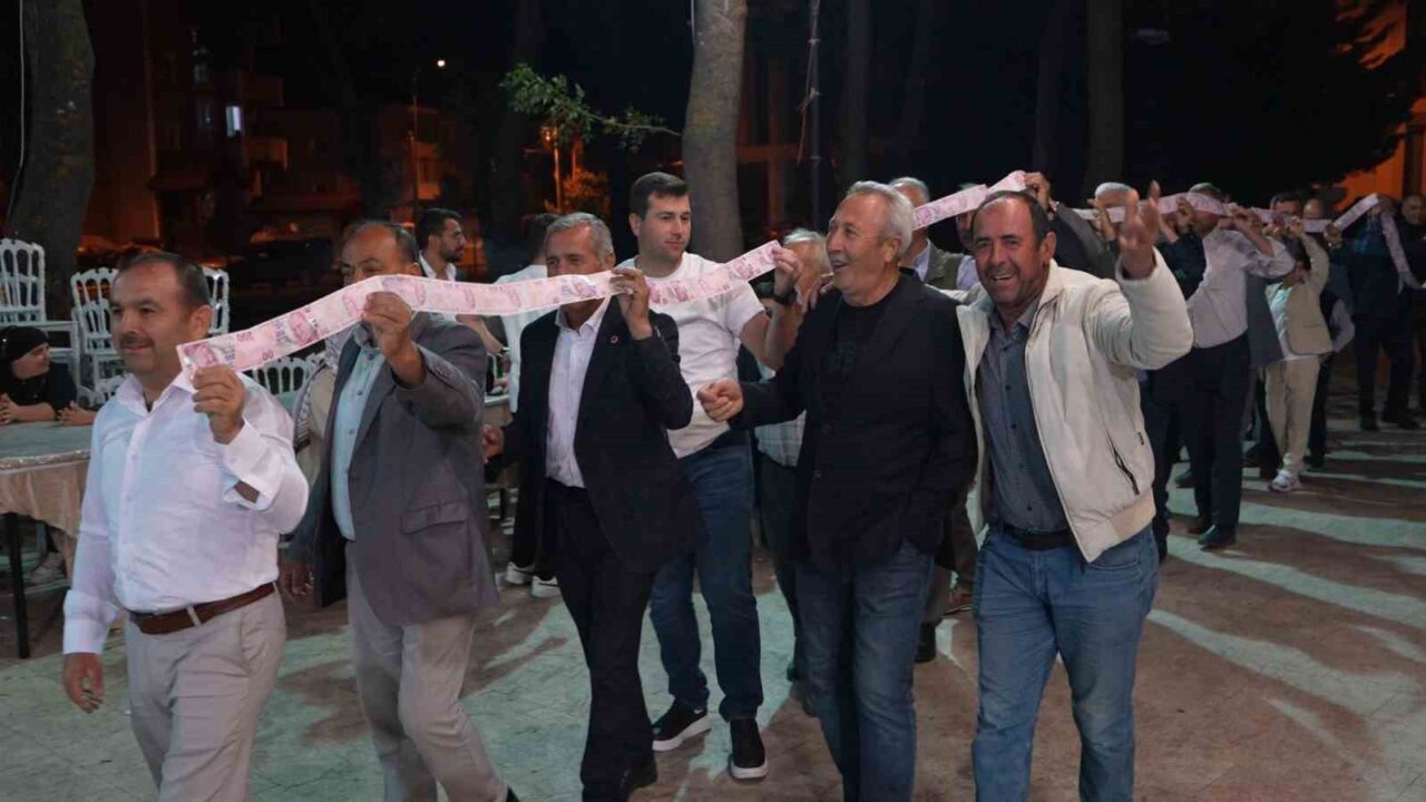 Bilecik’te Düğün Töreninde Gelin ve Damat İçin 15 Metrelik Para Kurdelesi Takıldı