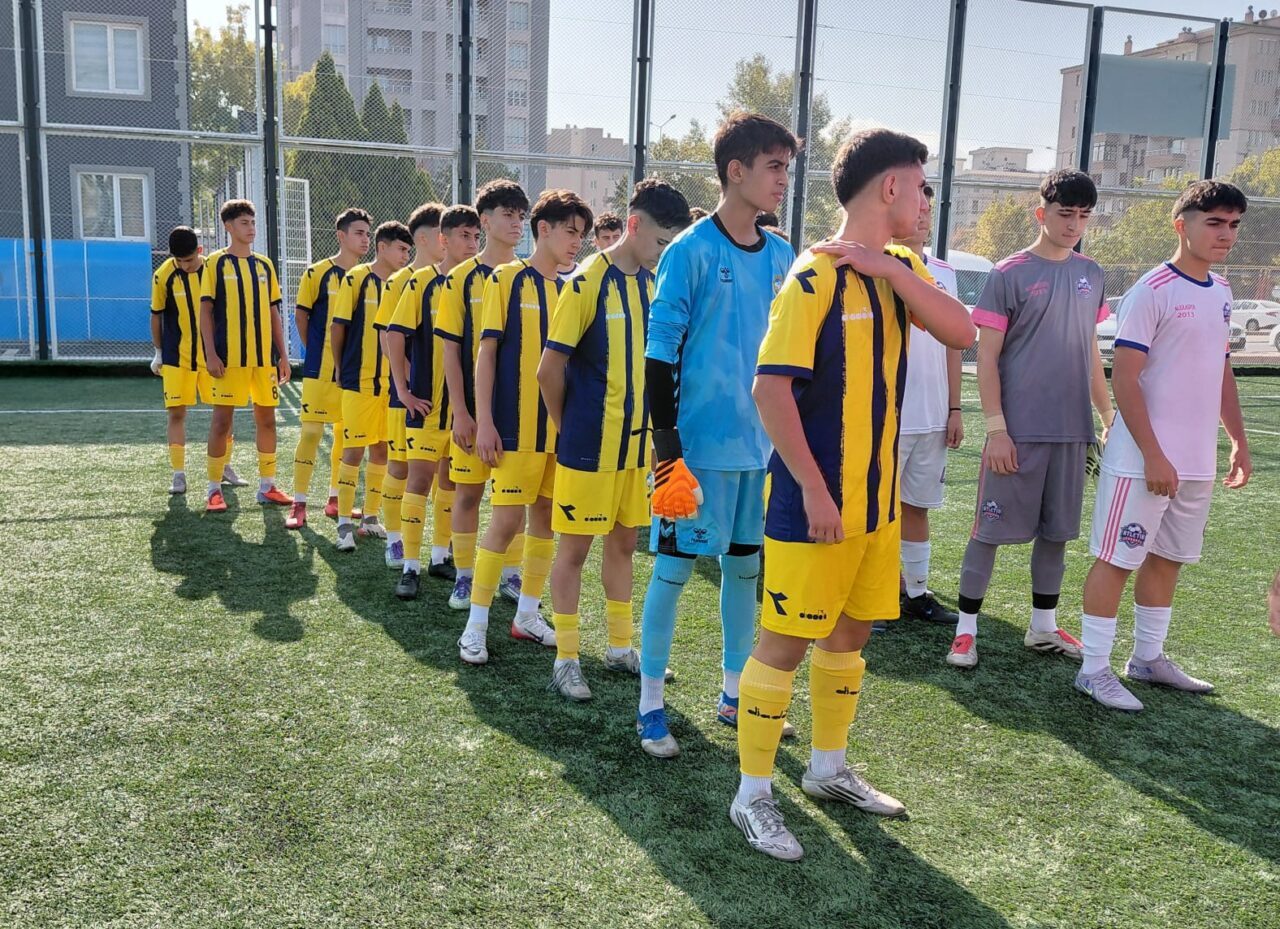 Gelişim Ligi U-16 8. Grup’ta Talas Belediyespor, Alkulaspor'a 3-1 yenildi.
