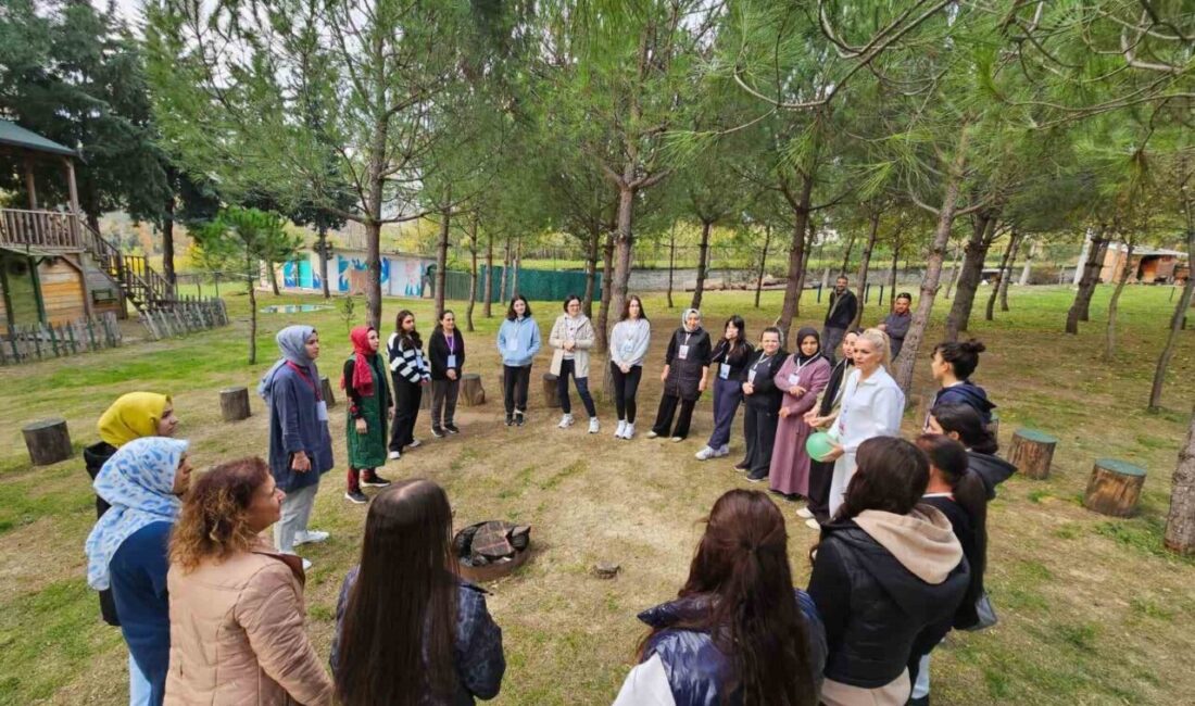 Samsun’da gerçekleşen “Genç AR-GE Anne-Kız Keşif Kampı”, eğitimde yenilikçi yaklaşımlar sunuyor. Samsun’da "Genç AR-GE Anne-Kız Keşif Kampı" düzenlendi. Kamp, Atakum'daki liselerde