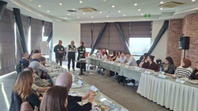 Kocaeli Barosu ve Yeşilay işbirliğiyle düzenlenen toplantıda, stajyer avukatlara bağımlılıkla