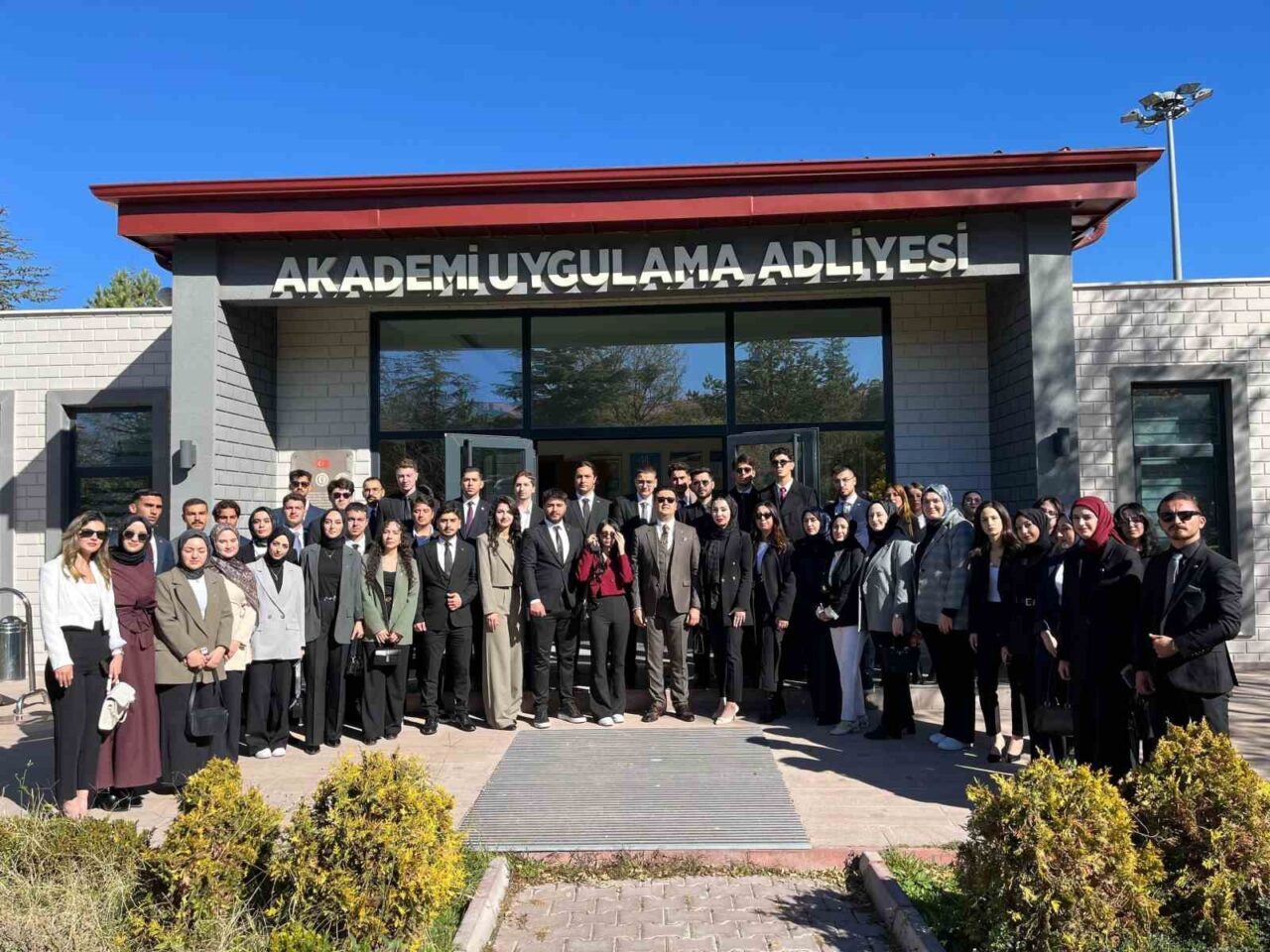 Atatürk Üniversitesi'nin İdeal Hukuk Kulübü ve Yeniler Öğrenci Kulübü, Ankara'da