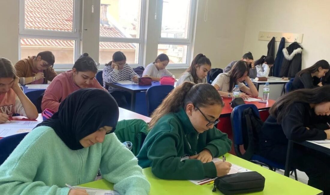 Kayseri Büyükşehir Belediyesi'ne bağlı KAYMEK, Genç KAYMEK Gençlik Merkezleri'nde TYT