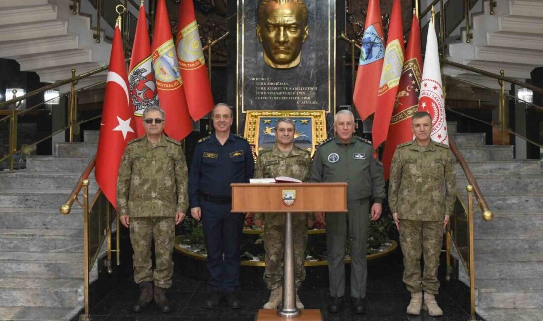 Orgeneral Selçuk Bayraktaroğlu, Erzincan'daki 3'üncü Ordu Komutanlığı'nı ziyaret etti. Beraberinde