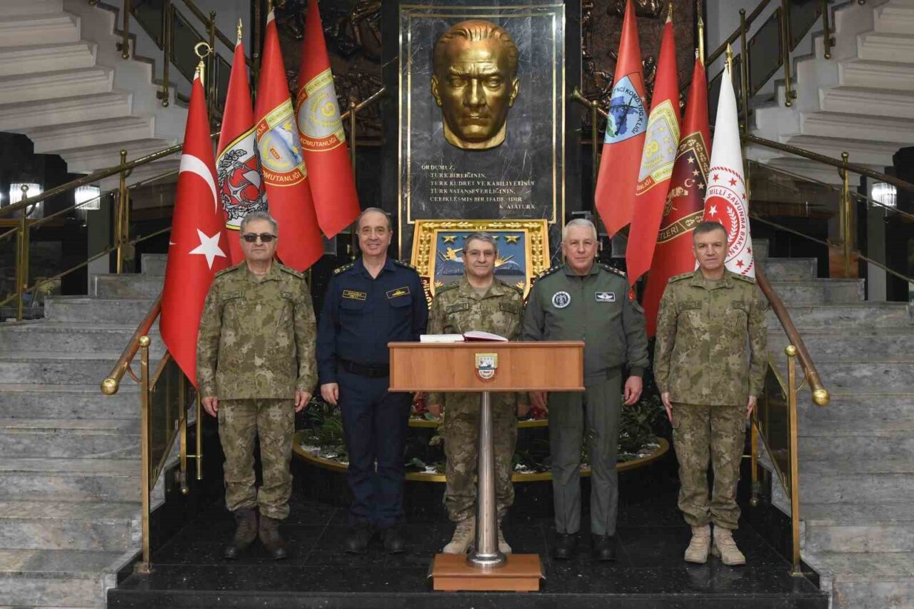 Genelkurmay Başkanı Selçuk Bayraktaroğlu, Erzincan’daki 3’üncü Ordu Komutanlığı’nı inceledi.