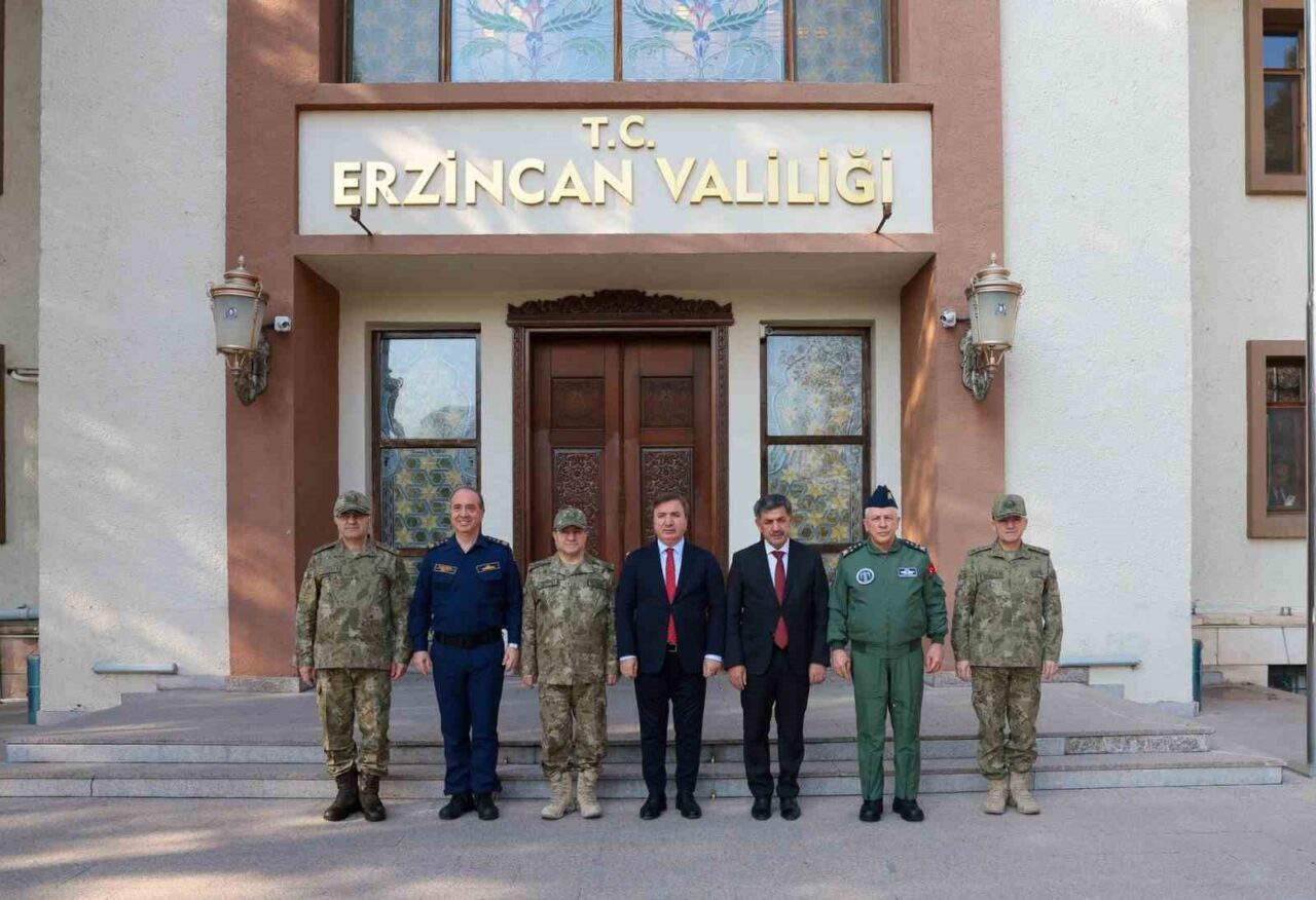 Erzincan'a giden Genelkurmay Başkanı Orgeneral Selçuk Bayraktaroğlu, Kara Kuvvetleri Komutanı