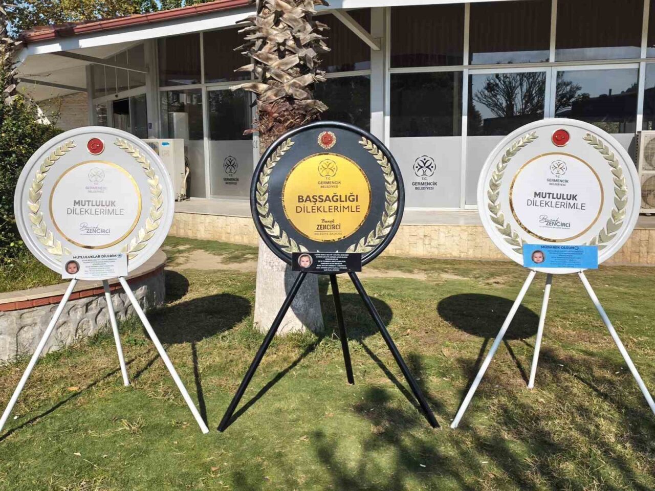 Germencik Belediye Başkanı Burak Zencirci, çelenk uygulamasını sona erdirip, bu