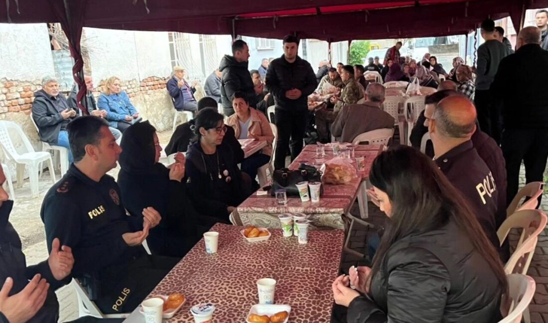 Teğmen Mustafa Atakan Dut İçin Germencik’te Mevlid Töreni Düzenlendi Isparta'da hayatını kaybeden Teğmen Mustafa Atakan Dut için Aydın'ın Germencik