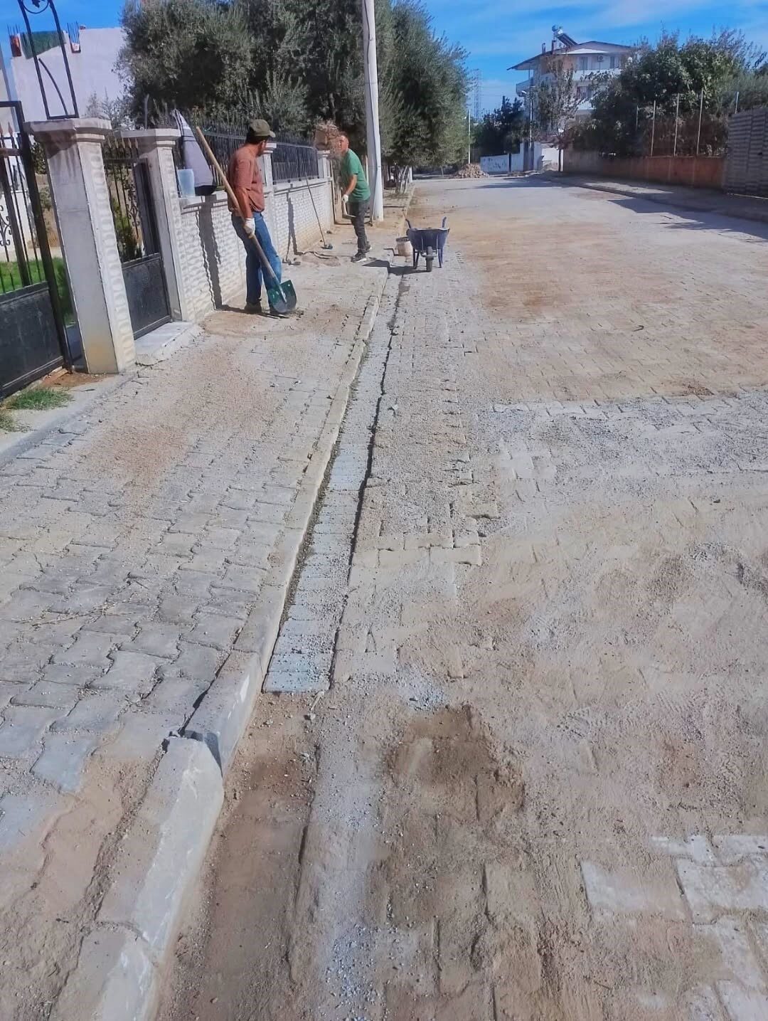 Germencik Belediyesi, ilçede ulaşımın güvenliğini artırmak için bakım ve yenileme