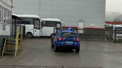 Bolu'daki Gezer Terlik Fabrikası'nda, işçiler maaşlarını zamanında alamadıkları için iş