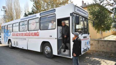 Kayseri’deki Gezici Ağız ve Diş Sağlığı Kliniği, Köseler Mahallesi'nde vatandaşlar