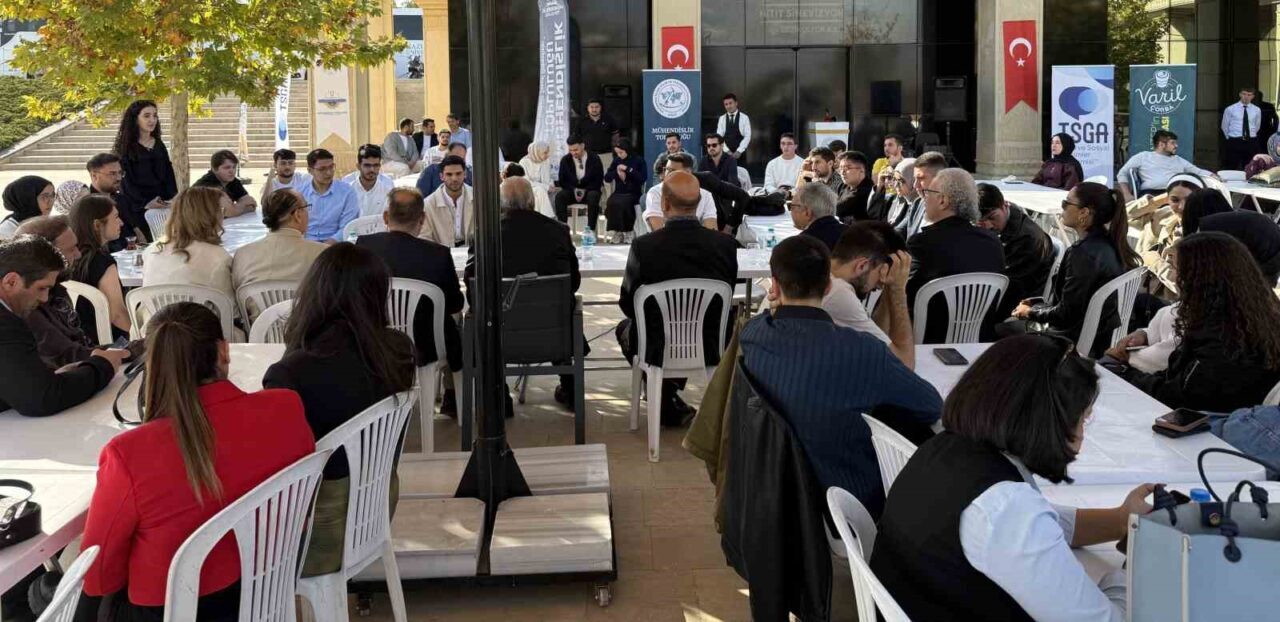 Gaziantep İslam Bilim ve Teknoloji Üniversitesi'nde düzenlenen "Sanayi ve Öğrencilerin