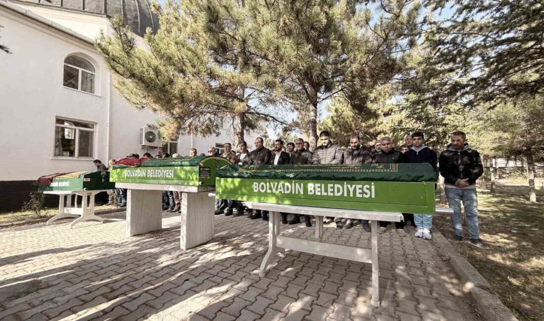 Beşiktaş’taki Yiyecek Zehirlenmesi Olayında Hayatını Kaybeden Aile Toprağa Verildi, Yakınları Soru İşaretleriyle Bekliyor İstanbul Beşiktaş'ta bir otelde zehirlenerek hayatını kaybeden Çiğdem, Kadir ve
