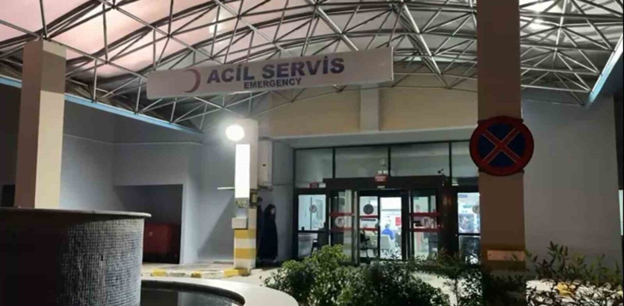 Muğla’nın Seydikemer ilçesinde tavuk yemeği sonrası zehirlenme şüphesiyle hastaneye kaldırılan