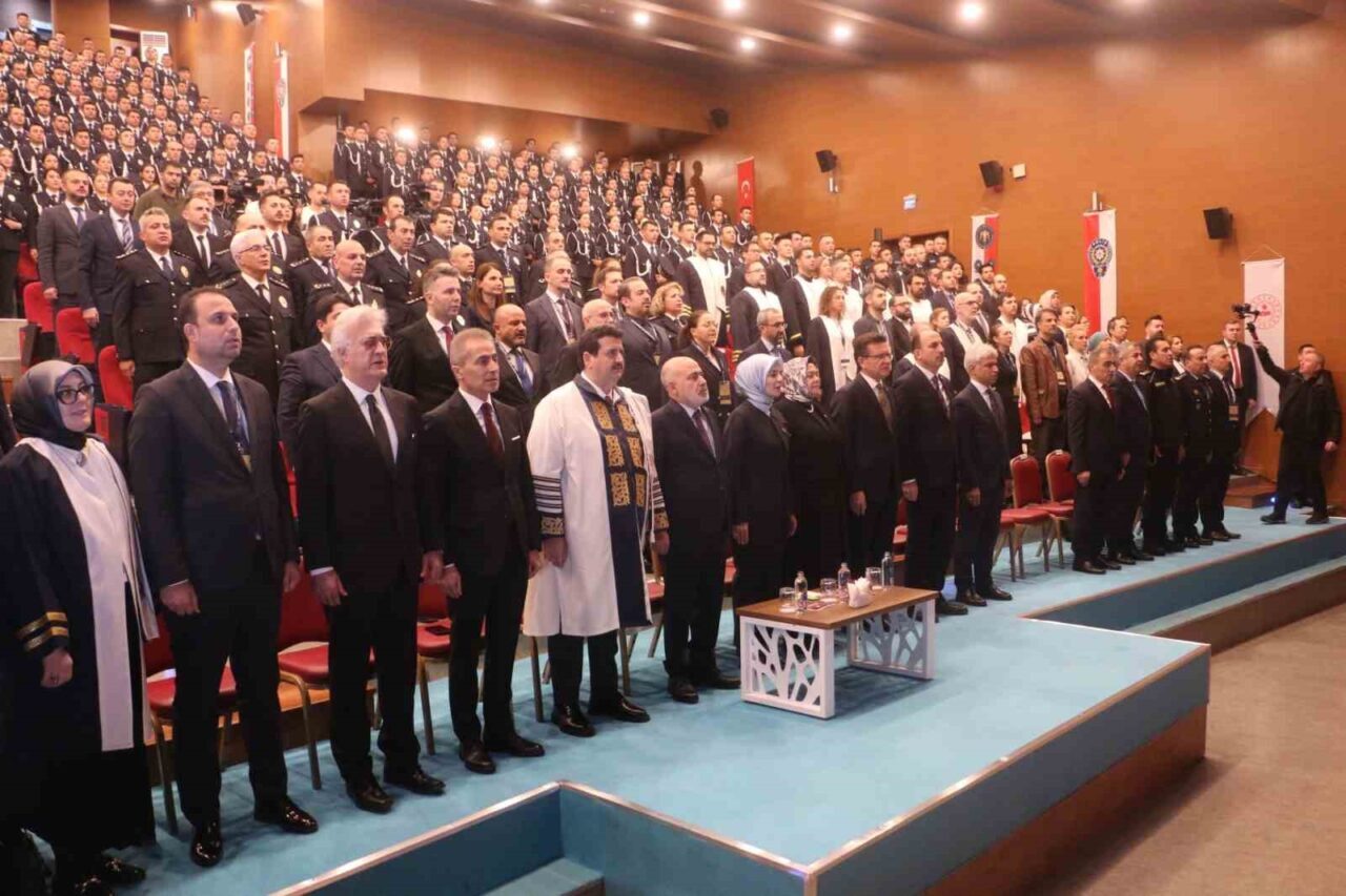 Göç İdaresi Başkanı Hüseyin Kök, Türkiye'deki yasal olarak kalan yabancı