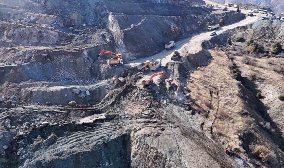 Sivas’taki Maden Ocağında Göçük Altında Kalan Şirket Müdürünü Kurtarma Çalışmaları Gece Ara Verdi Sivas'taki bir maden ocağında meydana gelen göçükte 66 yaşındaki şirket