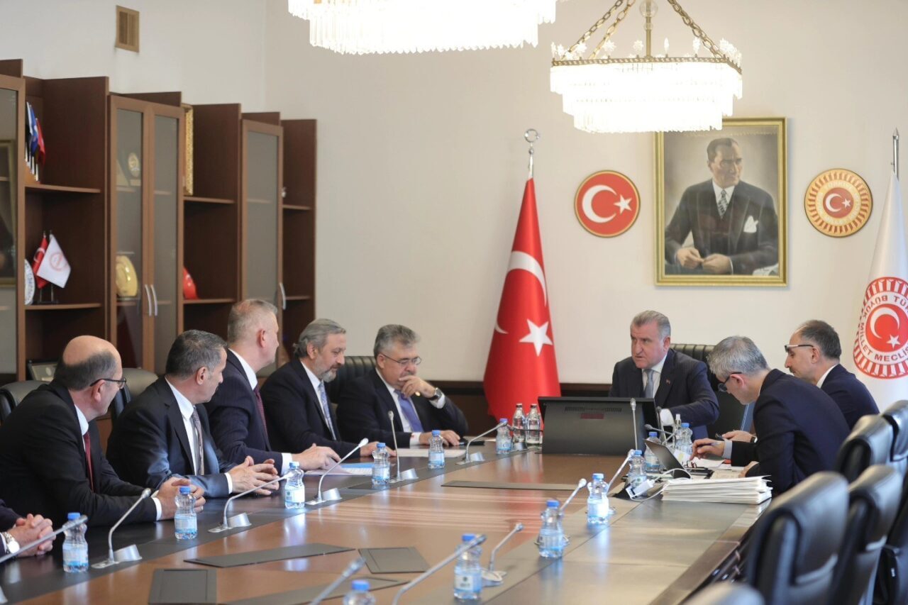 Gölcük'e yapılacak çok amaçlı kapalı spor salonu projesi için Gençlik