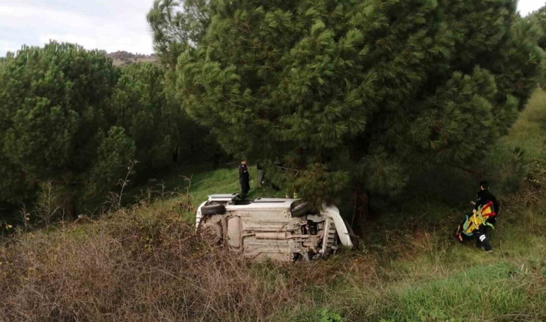 Balıkesir'in Gönen-Biga yolunda bir aracın devrilmesi sonucu 3 kişi hafif