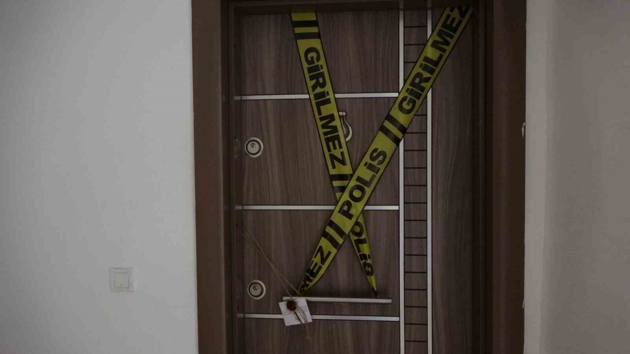 Kocaeli’de bir polis memurunun evinde başından vurulmuş halde ölü bulunması tedirginlik yarattı