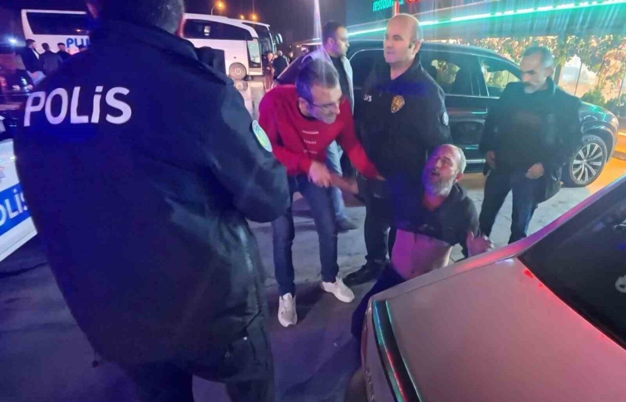 Aksaray’da bir tesiste bıçakla rahatsızlık veren 2 alkollü şahıs, polise