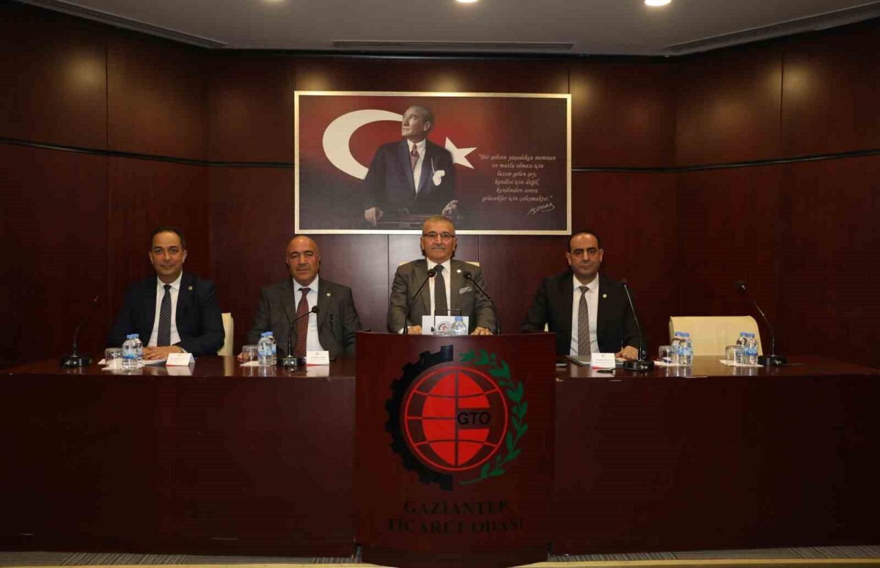 Gaziantep Ticaret Odası'nda Kasım ayı meclis toplantısı gerçekleştirildi. Meclis Başkan