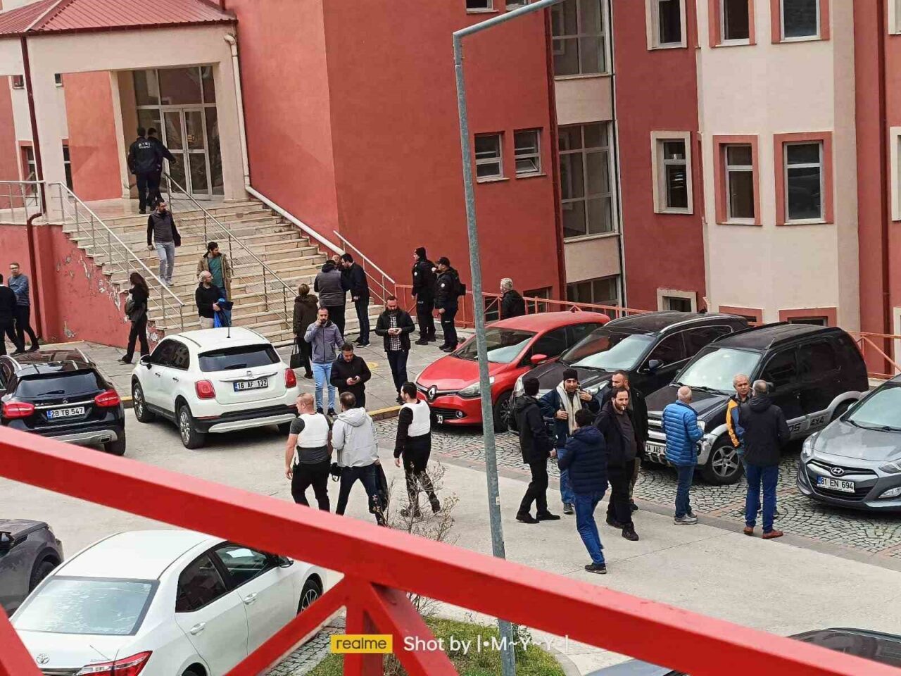 Gümüşhane Üniversitesi'nde H.T. adlı personel, bilinmeyen bir nedenle D.B. isimli