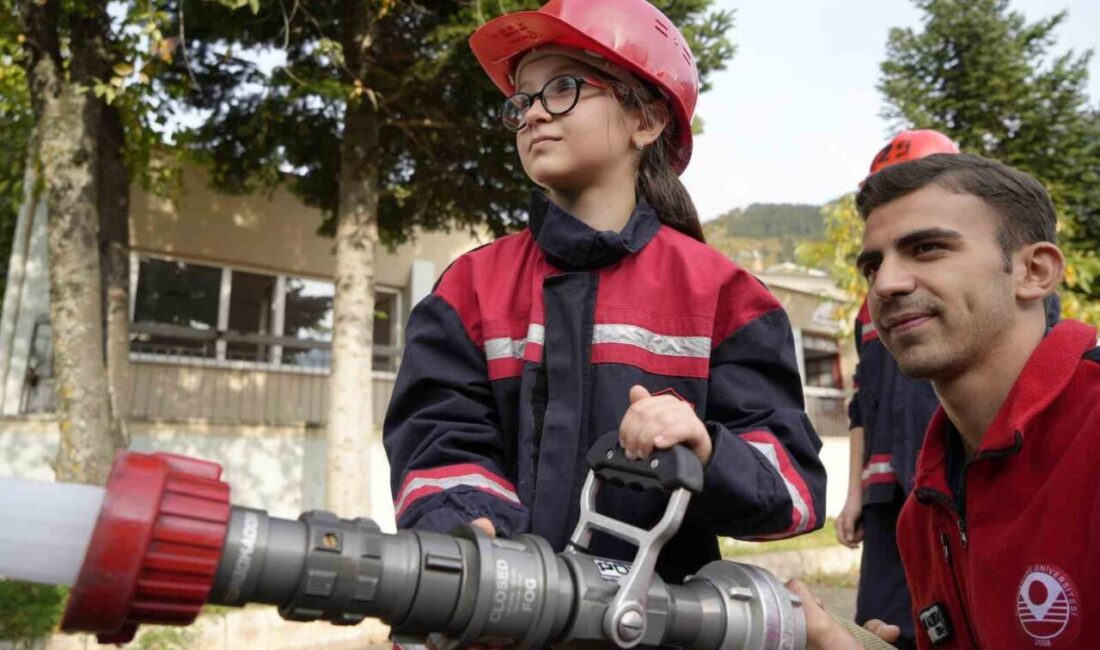 Gümüşhane Üniversitesi’nde Gençlere Yangın ve Afet Bilinci Aşılanıyor Gümüşhane Üniversitesi Kürtün Meslek Yüksekokulu, 'Gençlik İtfaiyesi' projesiyle çocuklara yangın