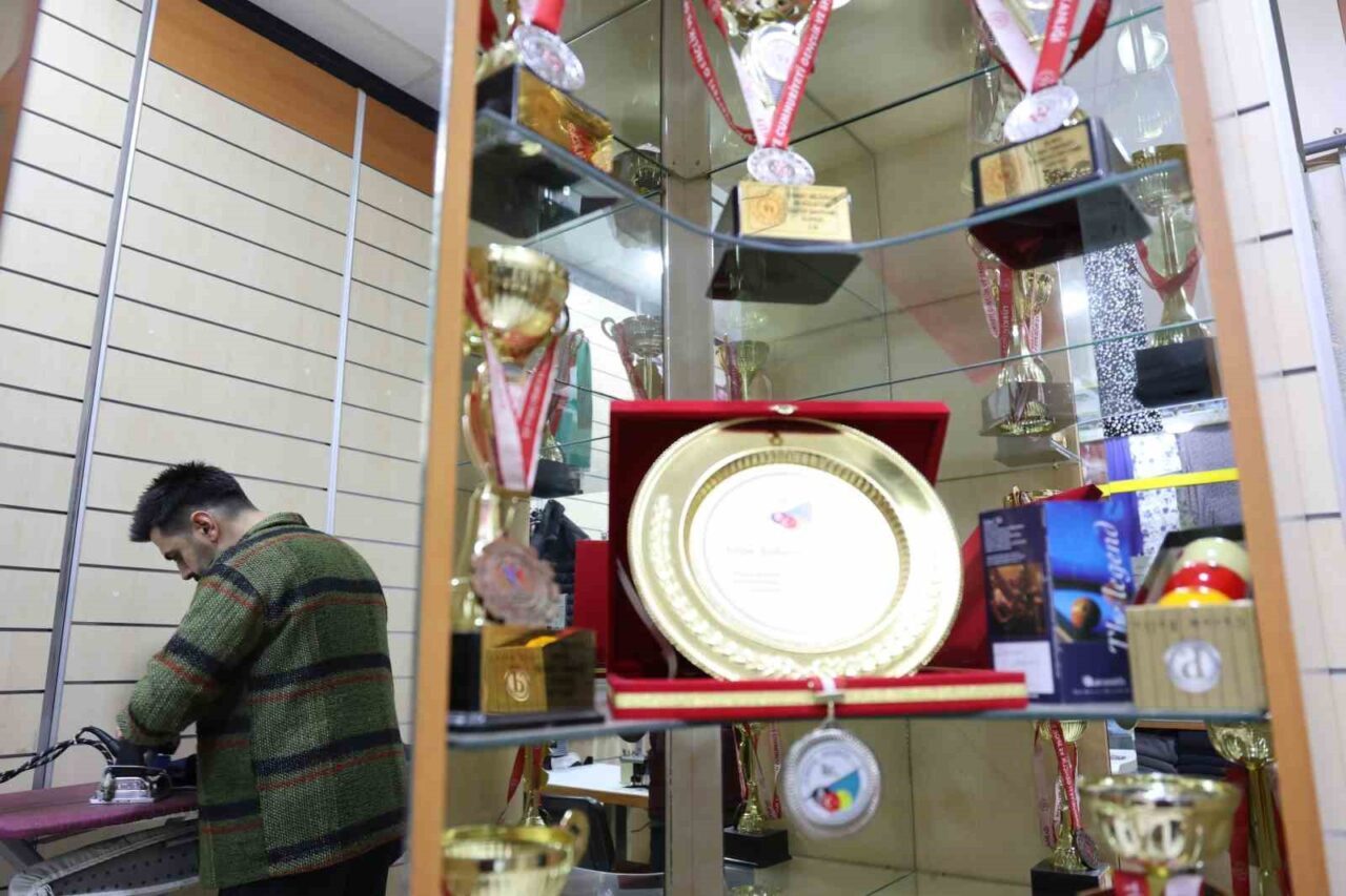 Lokman Korucu, Elazığ'da terzilik yaparken kazandığı Türkiye ikinciliği ve birçok