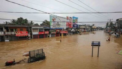 Güney Asya'daki muson yağmurları nedeniyle yaşanan sel ve toprak kaymaları