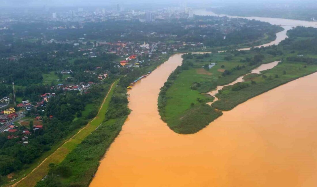 Güney Asya'da muson yağmurları nedeniyle meydana gelen sel ve toprak