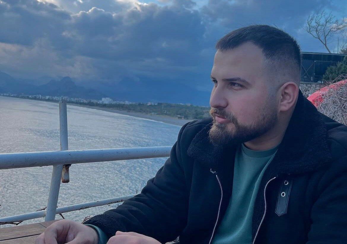 Antalya'da düğün hazırlığı yapan güvenlik görevlisi Tahsin Göker (26), alkol