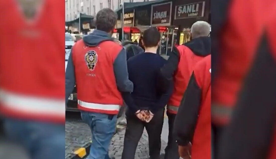 Kayseri’de FETÖ üyesi olan bir kişi, kesinleşmiş cezasıyla yakalandı Kayseri'de polis, FETÖ üyesi M.B.'yi (34) 6 yıl 4 ay