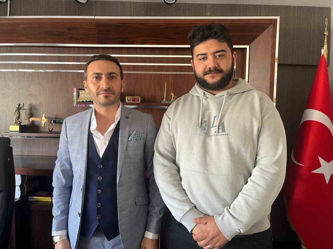 İzmirli Moto Kurye Anıl Yeltürk, Borç İstediği Arkadaşının Tuzağına Düşerek Dolandırıcılık Davasıyla Karşı Karşıya Kaldı