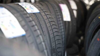 Kış aylarında trafik kazalarında artış yaşanırken, uzmanlar sürücüleri araç bakımlarını