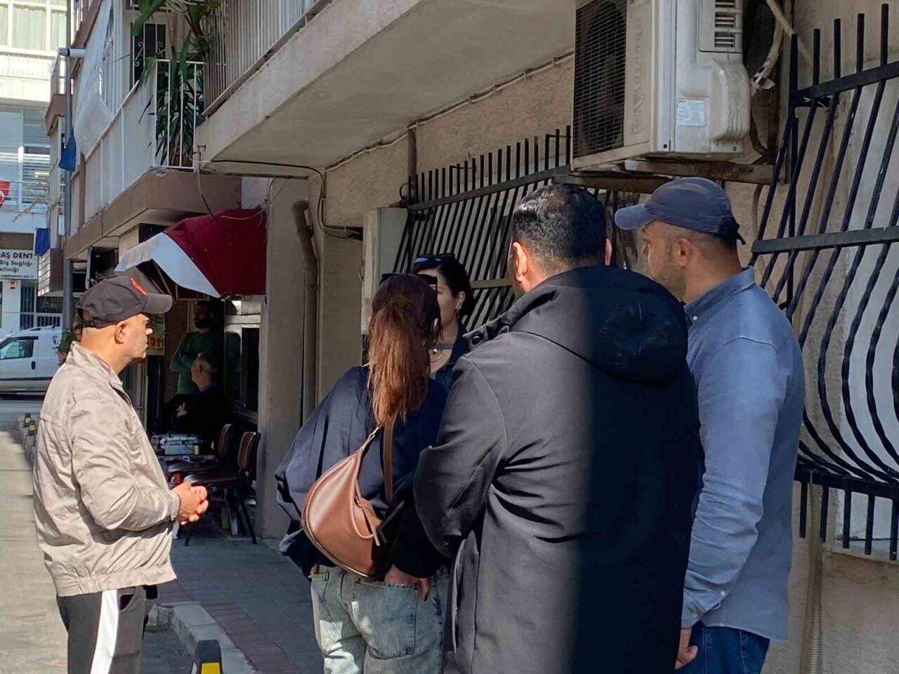 İzmir'de E.Ö. adlı bir güzellik salonu sahibi, "kar payı" ve