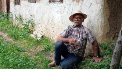 Gümüşhane'nin Çamlıköy köyünde yaşayan 78 yaşındaki Mevlüt Özkan, caminin şadırvanında