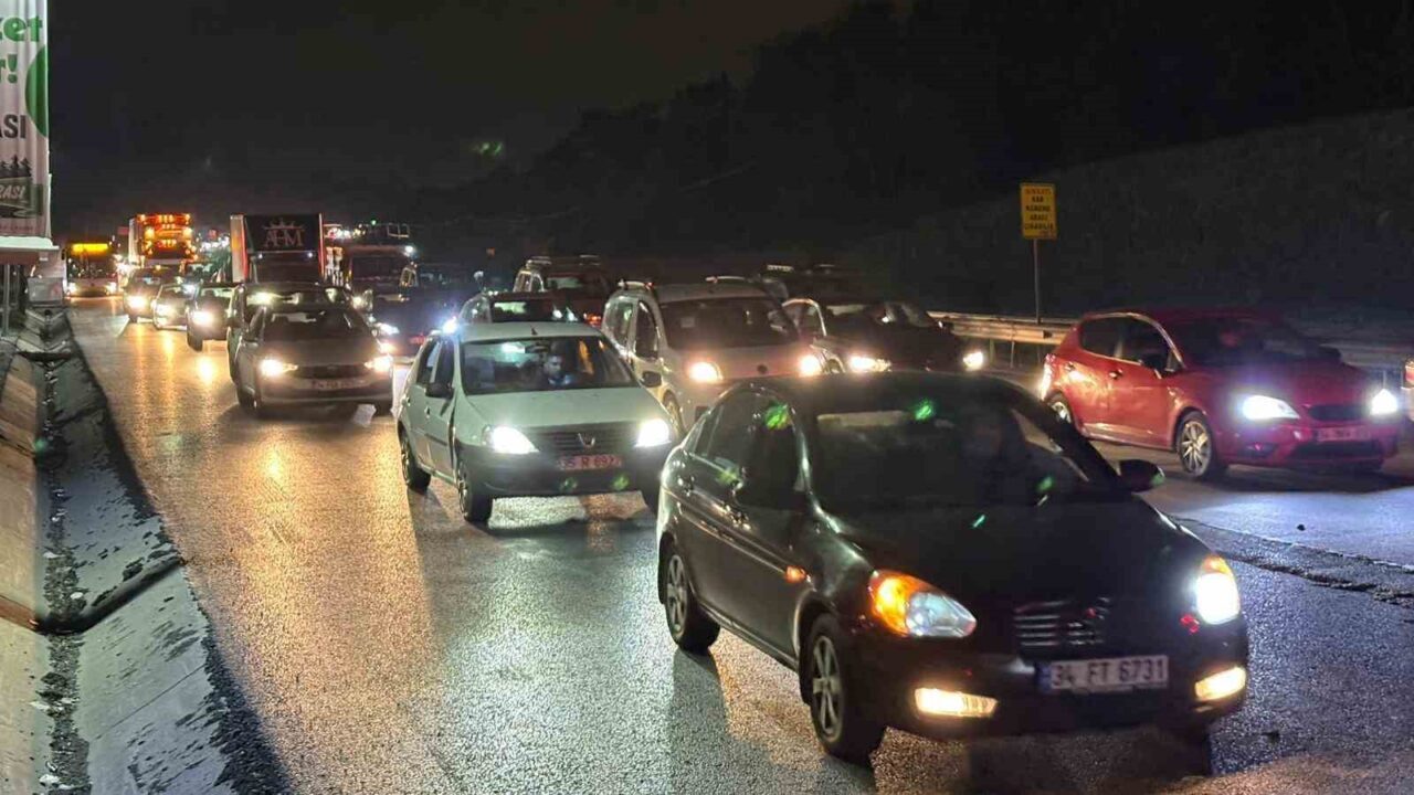 İstanbul'da İSKİ'nin Habipler-Arnavutköy yolunda aynı yerde 7. kez gerçekleştirdiği kazı