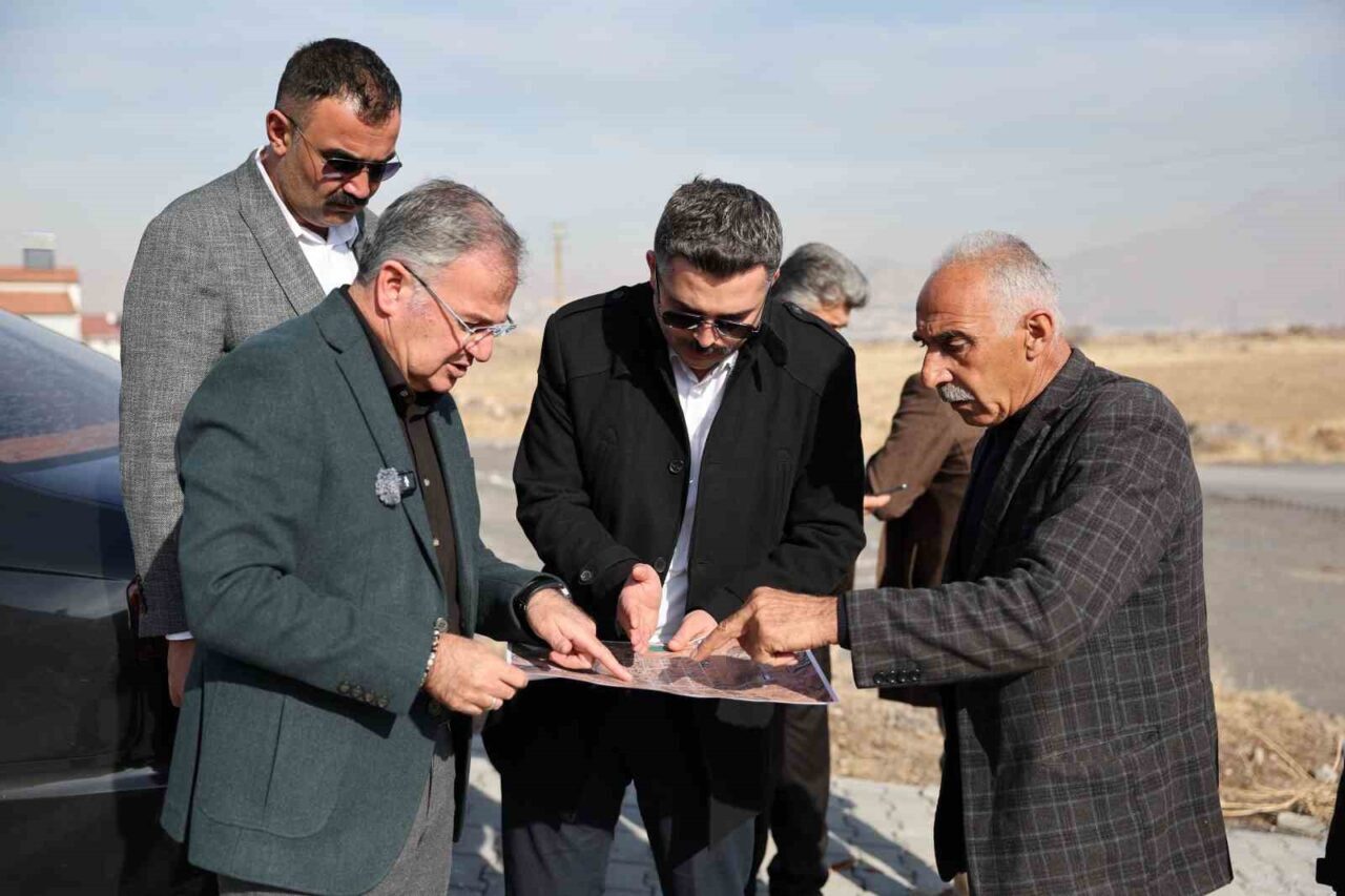 Hacılar Belediye Başkanı Bilal Özdoğan, Karpuzsekisi Mahallesi'nde kış aylarında ulaşım