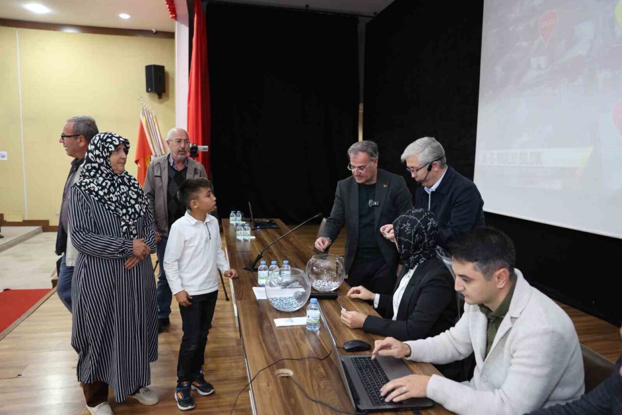 Hacılar Belediyesi, kentsel dönüşüm projeleriyle ilçeyi modernize ediyor. Başkan Bilal