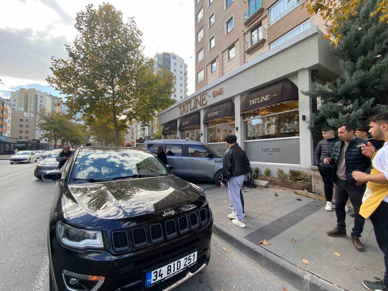 Kayseri'nin Talas ilçesinde, Bahçelievler mahallesinde bir jeep ile hafif ticari