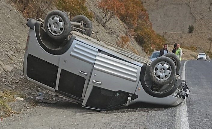 Hakkari-Van Karayolu’nda Trafik Kazası: İki Yaralı Hastaneye Kaldırıldı